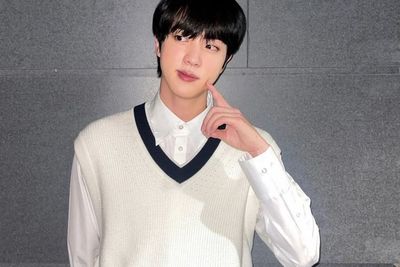 Jin BTS Rilis Teaser Debut Single Solo The Astronaut , Hasil Colab dengan Coldplay?