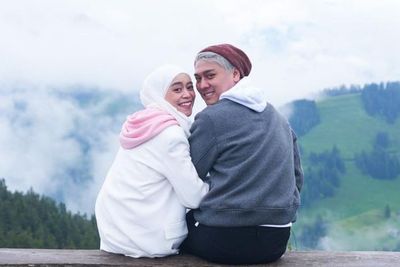 Damai, Lesti Peluk dan Cium Tangan Billar di Depan Publik: Bucin Membutakan Segalanya