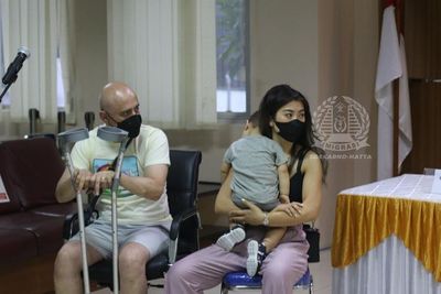 Acungkan Jari Tengah ke Petugas Imigrasi Bandara Soetta, 2 WNA Ini Akhirnya Minta Maaf