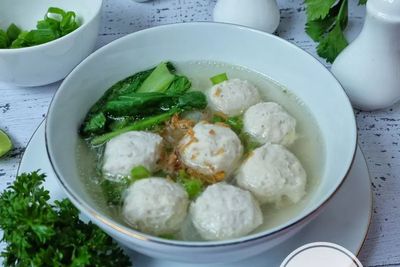 Cara Membuat Bakso Ayam Kuah Bening, Kenyal dan Nikmat!