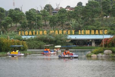 Harga Tiket Floating Market Lembang, Wisata Kuliner dan Alam Hits di Bandung
