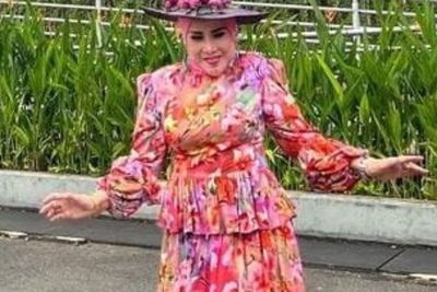 Heboh! Begini Gaya Umi Elvy Sukaesih, Kayak Ngajak Gen Z Joget Bareng