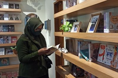 Nongkrong di Kafe Pintar Ponorogo Ini, Kamu Bisa Baca Ratusan Buku Sepuasnya Gratis!