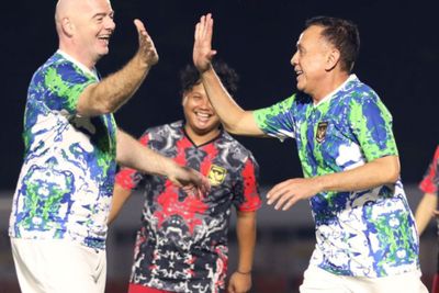 Susi Pudjiastuti Kecam Fun Football Iwan Bule dan Presiden FIFA: Empatinya di Mana?