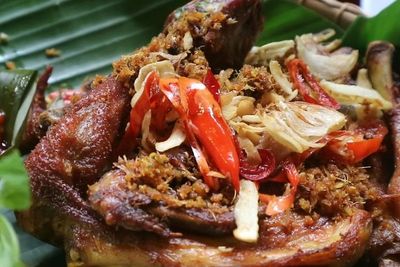 Ayam Goreng Lengkuas, Kuliner Nusantara yang Nikmatnya Bikin Enggak Rela Bagi-bagi!