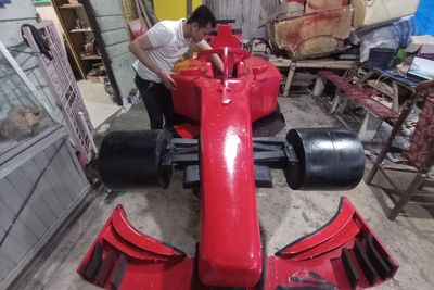 Gokil, Pria Ini Berhasil Bikin Mobil F1 dari Sampah, Laku Sampai Puluhan Juta!