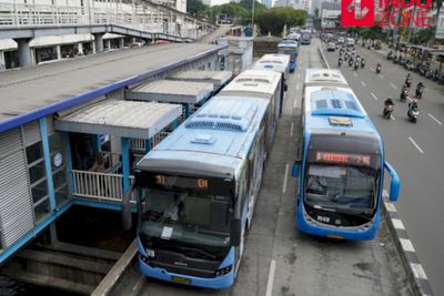 Transjakarta dan KCIC Teken MoU untuk Perluasan Integrasi Antarmoda
