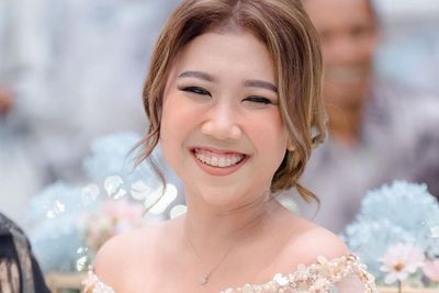 Tampilan Sempurna Kiky Saputri di Hari Lamarannya Bersama Khairi, Look-nya Feminin