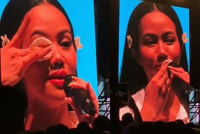 Momen Yura Yunita Hapus Make Up saat Bawakan Tutur Batin , Merayakan Ketidaksempurnaan