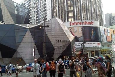 Bukit Bintang: Miniatur Times Square NYC dan Shibuya, Jaraknya Cuma Sejam dari Indonesia