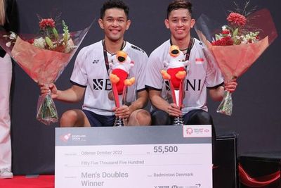 Sebut Nama Ribka Sugiarto usai Juara Denmark Open 2022, Rian Ardianto Diledek Bucin
