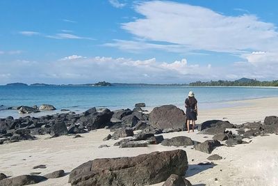 Melihat Pantai Jerangkat, Punya Pasir Putih Bersih yang Tersembunyi di Bangka Belitung