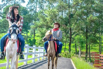 Ke Puncak Bareng Bestie Cuma Rp12 Ribuan? Begini Caranya