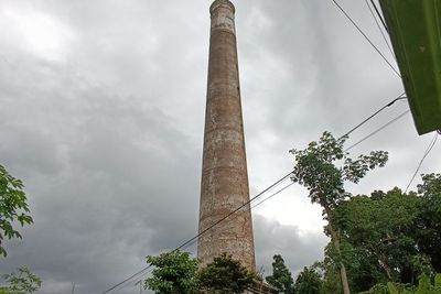 Ada Monas Jawa di Kediri, Menjulang Tinggi Bikin Salfok Para Pendatang, di Sini Lokasinya!
