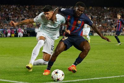 Barcelona Hampir Terdepak dari Liga Champions, Franck Kessie Ogah Kibarkan Bendera Putih