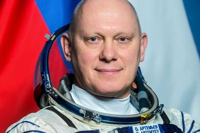 3 Minggu Pulang ke Bumi, Astronot Rusia Tabrak Pejalan Kaki dengan Mobil