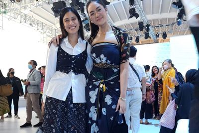 Dian Sastro Terciduk Hadir di JFW 2023, Outfitnya Kece Badai