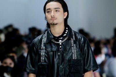 Bryan Domani Pakai Outfit Serba Hitam Catwalk di JFW 2023: Super Cool!