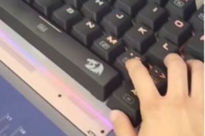 Setup Gaming Super Gede! Ukuran Mouse dan Keyboard Punya Ukuran Raksasa