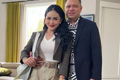 Krisdayanti Mesra Nempel ke Raul Lemos, Salfok Urat Tangannya Keluar Semua