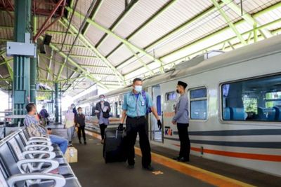 KAI Ungkap Kronologi Calon Penumpang Kereta Siram Kuah Makanan ke Petugas, Ini Sebabnya!