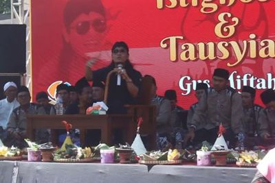 Gus Miftah Pimpin Doa di Hari Sumpah Pemuda, Nama Ganjar Pranowo Bergema dari Gunung Tidar