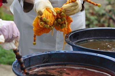 Mengenal Shibori, Teknik Pewarnaan Kain ala Jepang yang Bikinnya Ternyata Cukup Rumit