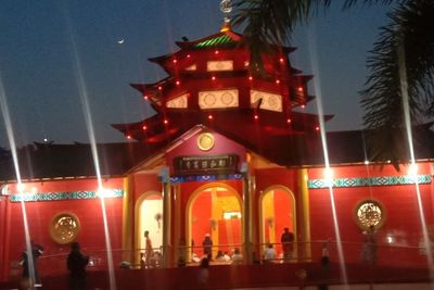 Masjid Merah Emas Berkubah Mirip Klenteng, Simbol Akulturasi Budaya China dan Islam