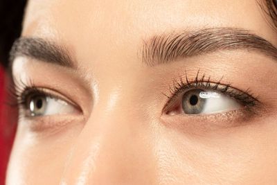 4 Tahapan Bikin Alis Tahan Lama Pakai Metode Brow Lamination, Hasilnya Natural Gak Lebay!