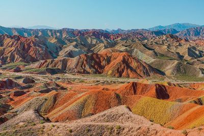 Aesthetic! Taman Geologi Nasional Zhangye Danxia Punya Gunung Warna-Warni Kayak Pelangi