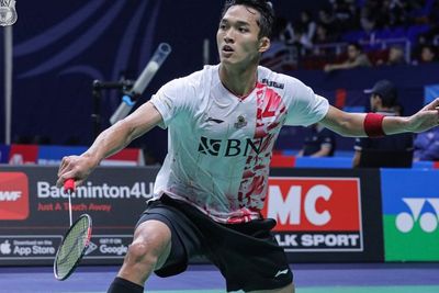 Duh! Jonatan Christie Jatuh dari Kursi Roda di French Open 2022