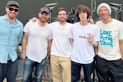 Chris Martin Bersyukur Buatin Lagu untuk Single Solo Jin BTS Sebelum Wajib Militer