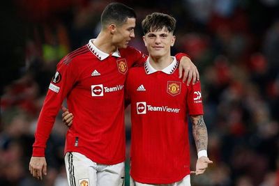 Main Bareng Cristiano Ronaldo, Pemain Muda MU Ini Girang Bener!