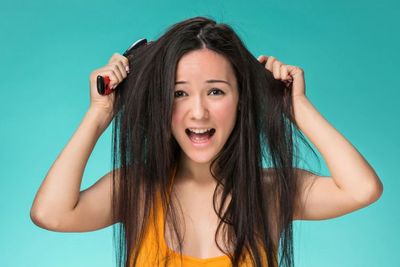 Rambut Lepek Bikin Kurang Menarik? Ini 10 Cara Mengatasinya!