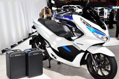 Intip 7 Merk Motor Listrik di Pameran IMOS 2022 Yuk, Canggih dan Elegan!