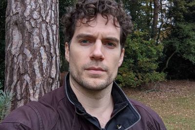 Henry Cavill Kenang Casting James Bond, Kalah Saing dengan Daniel Craig karena Masih Muda