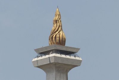 Ada Sosok Misterius di Lidah Api Monas, Tak Pernah Terungkap Sampai Sekarang!