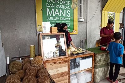 Hati-hati! Semua Durian di Sini Rasanya Mantap Abis, Boleh Tukar Gratis Kalau Gak Manis