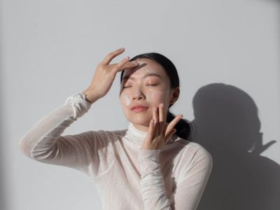 Pakai 5 Cara Ini untuk Aplikasikan Sunscreen biar Makeup-mu Gak Berantakan!