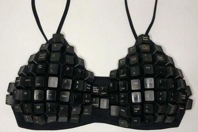 Absurd Abis! Kini Ada Bra Keyboard Ciptaan Desainer Lokal asal Bogor: Bisa Dipencet Gitu