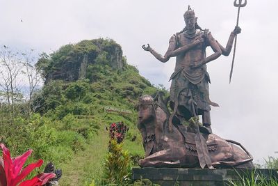 Wisata ke Gunung Kendil: Cara Lain Menikmati Indahnya Yogyakarta dari Atap Menoreh