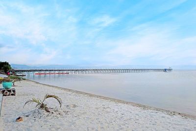 Danau Toba Ternyata Punya Pantai Pasir Putih yang Super Bersih! Cocok Banget Buat Healing