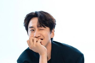 Hengkang dari Running Man, Lee Kwang Soo Semakin Eksis di Dunia Variety Show