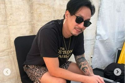 Vincent Rompies Pakai Celana Loreng-loreng Leopard, Netizen: Om-om Menolak Tua!