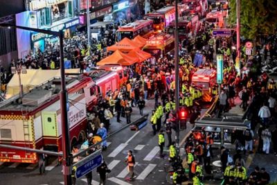 Mengingat Tragedi Itaewon, Bagaimana Cara Survive Saat Bedesakan di Kerumunan?