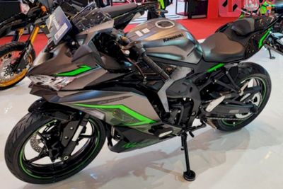 Mejeng di IMOS 2022, Intip Yuk Fitur-fitur Terbaru Kawasaki Ninja ZX-25R