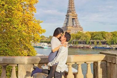 Potret Mesra Kevin Sanjaya dan Valencia Tanoesoedibjo di Paris, Prewedding?