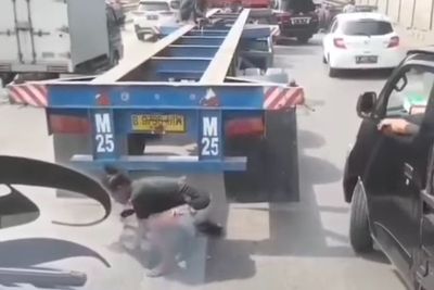 Viral Kawanan Bajing Loncat Sasar Truk di Jakarta Utara, Pelaku Berusia 18 Tahun