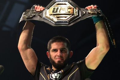 Baru Juga Juara Kelas Ringan UFC, Sepupu Khabib Nurmagomedov Sudah Sombong Aja