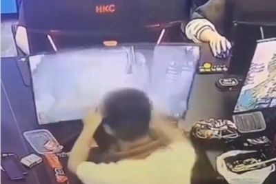 Marah karena Kalah Bermain Game, Pria Ini Pukul Monitor di Warnet